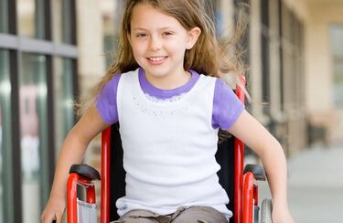 Kind im Rollstuhl von Sanitätshaus Neumünster