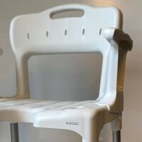 ein Duschstuhl aus dem Sortiment für Reha- und Pflege bei Orthopädietechnik Nord