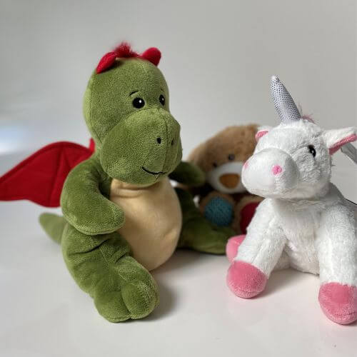 Wärmekuscheltieren für ein Kleinkind - die Kinderabteilung von o.t.n führt Produkte für Körper und Seele